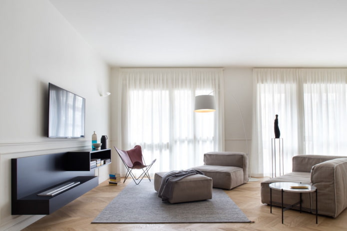Grauer Teppich im Wohnzimmer