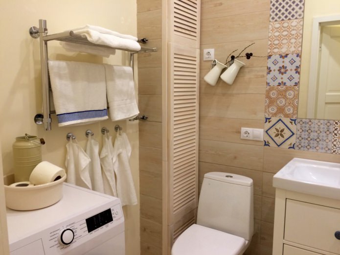 Kunststoffgitter für Rohre im Badezimmer