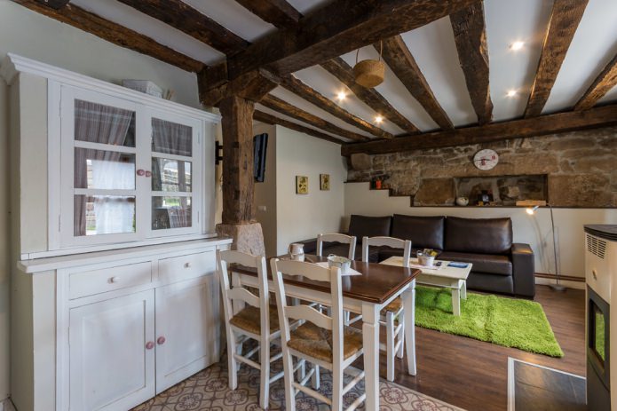 Holzbalken an der Decke
