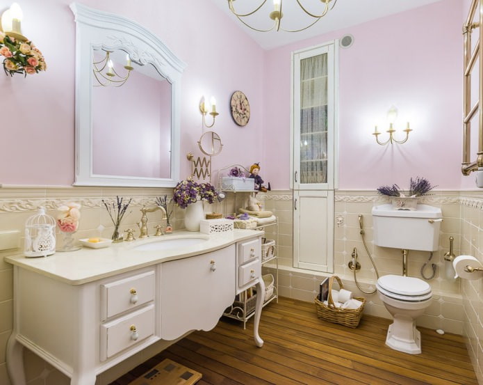 Badezimmer in Lavendel- und Beigetönen