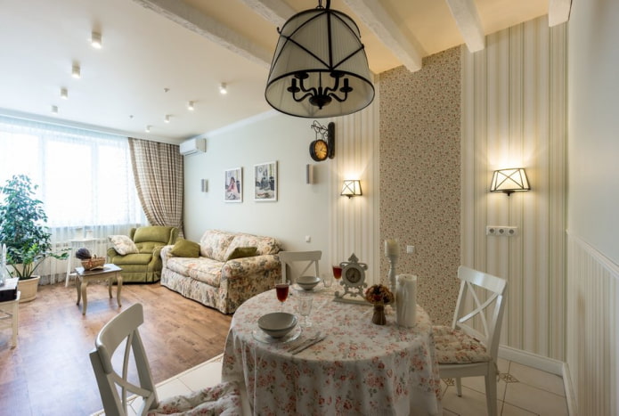 Wohnzimmer und Esszimmer