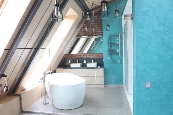 Badezimmer im Dachgeschoss