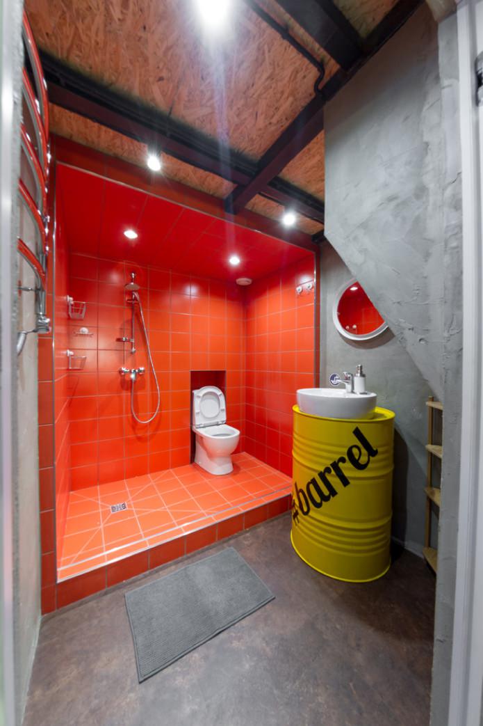 Gelbes Fass im Badezimmerdesign