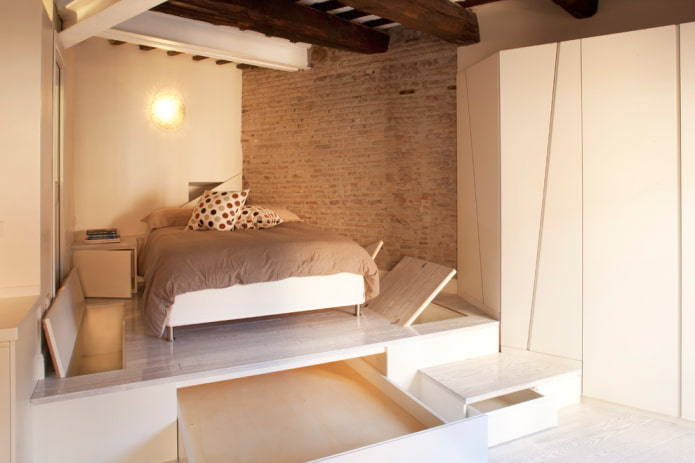 Kompaktes Schlafzimmer im Loft-Stil