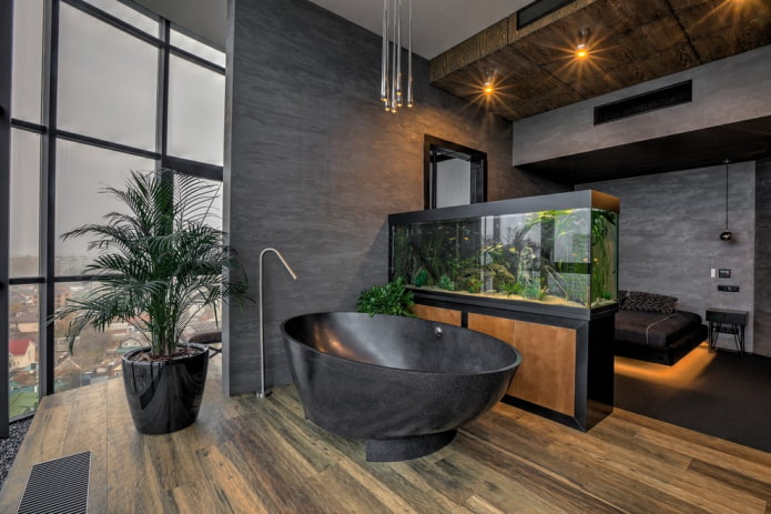 Innenraum mit einer Aquarium-Trennwand