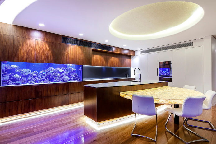 Kücheninterieur mit einem Aquarium