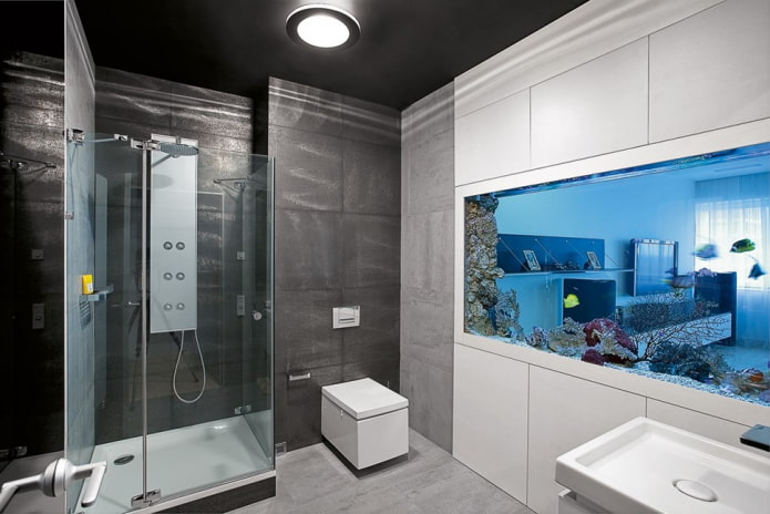 Badezimmereinrichtung mit Aquarium
