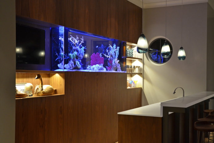 Kücheninterieur mit einem Aquarium