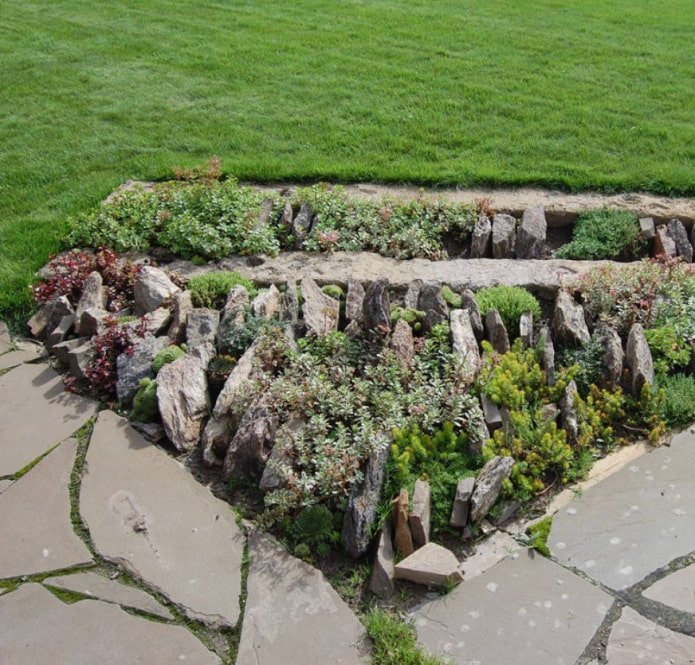 Gartendekoration mit Steinen