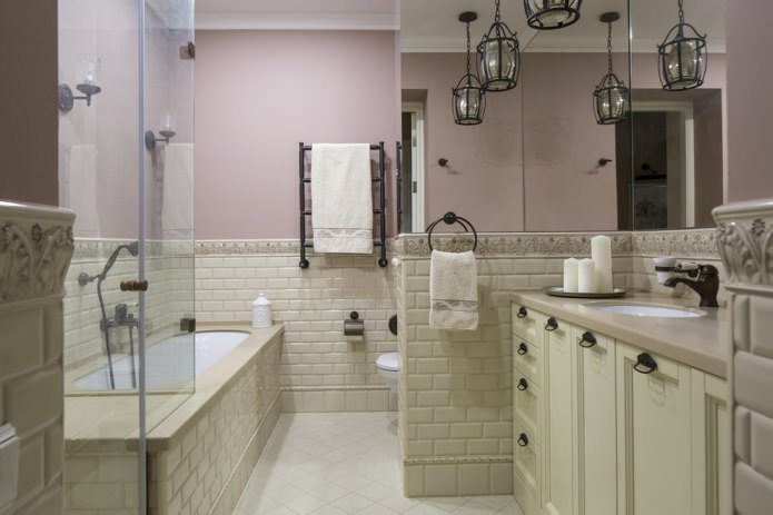 Badezimmer im amerikanischen Stil