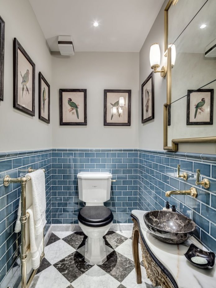Toilettendekor im englischen Stil