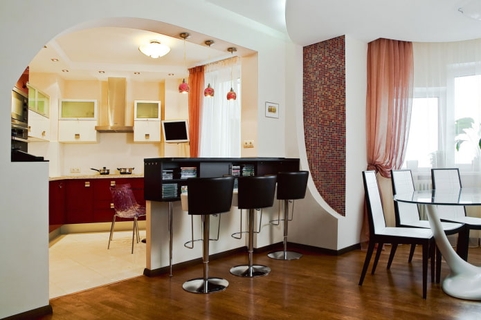 Halbbogen im Kücheninterieur