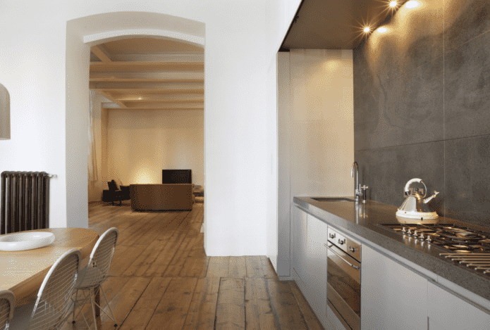 Bogen statt Tür im Kücheninterieur