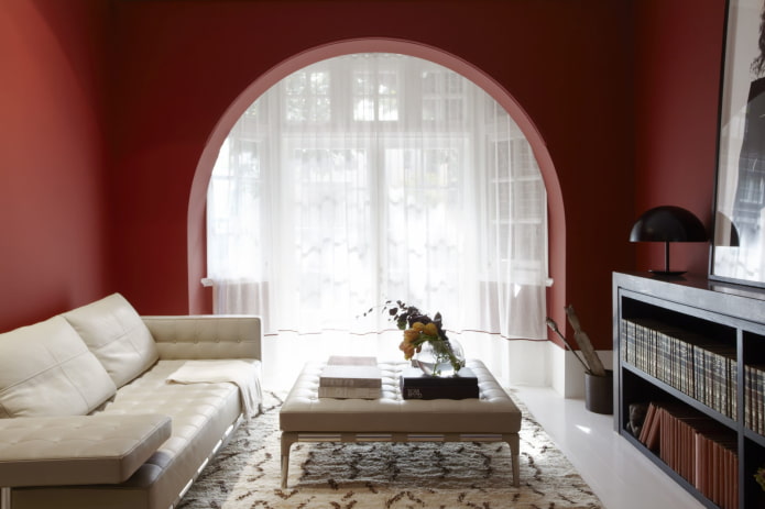 Fensterbogen im Wohnzimmer
