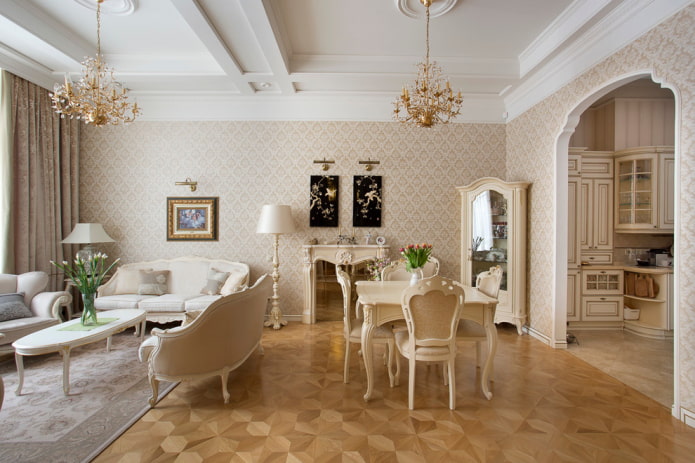 Bogen im Wohnzimmer-Interieur im klassischen Stil