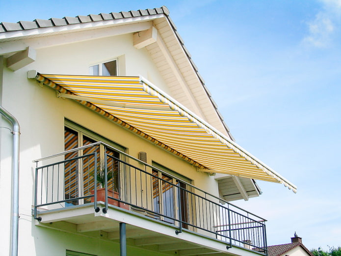 Balkon mit Vordach in einem Privathausprojekt