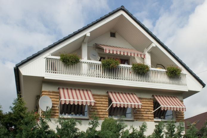 Balkon mit Vordach in einem Privathausprojekt