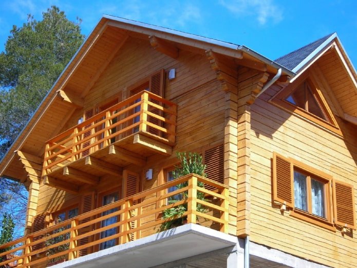 Balkon mit Vordach in einem Privathausprojekt