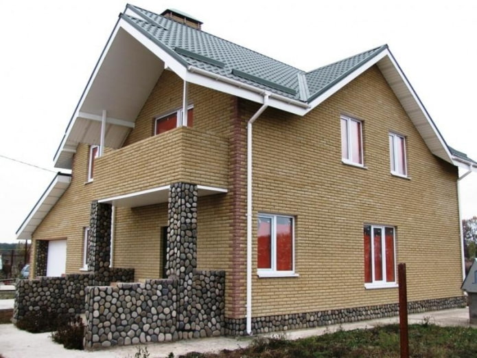 Hausprojekt mit gemauertem Balkon