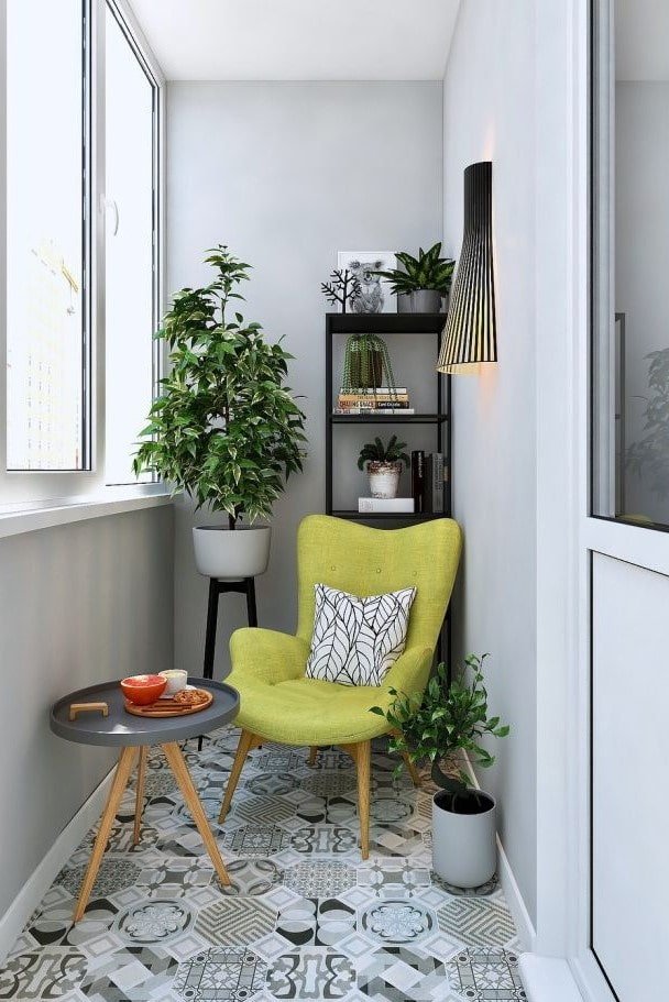 Pistazienstuhl auf dem Balkon