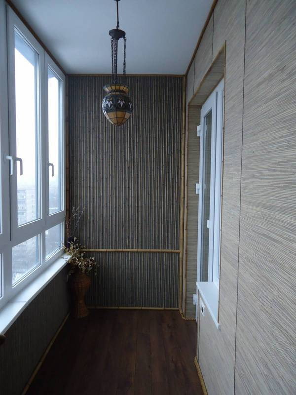 Bambuswände auf dem Balkon