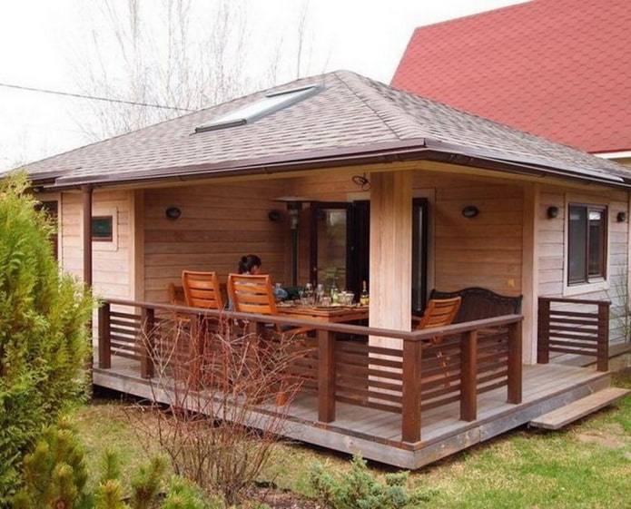Unverglaste Terrasse
