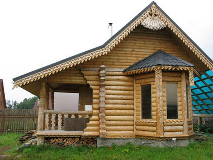 Geschnitzte Fassade