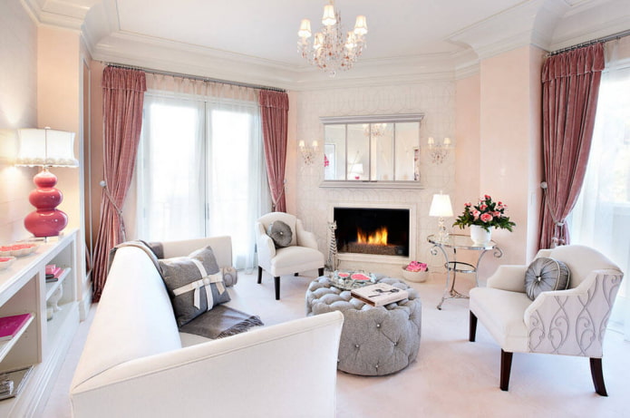 rosa Samtvorhänge im Wohnzimmer
