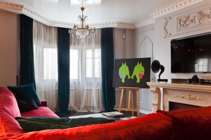 Samtvorhänge im Wohnzimmer