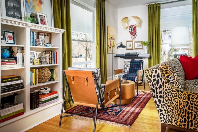 Samtvorhänge im Wohnzimmer