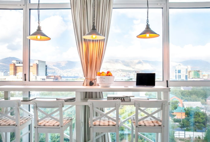 Idee zur Dekoration eines Balkons im Provence-Stil