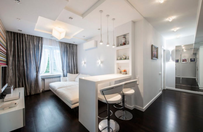Weiße Bartheke im Wohnzimmer