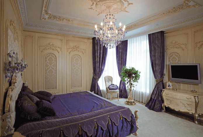violett-beige Schlafzimmer im Barockstil