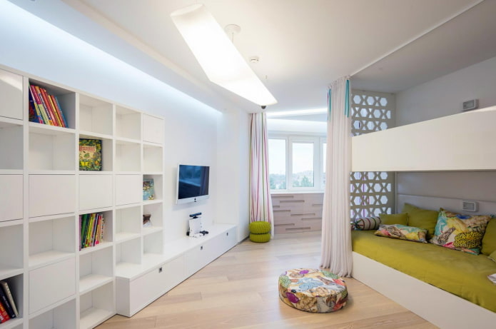 Fernseher und Polsterhocker