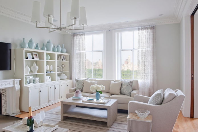 Wohnzimmer in Weißtönen im Provence-Stil