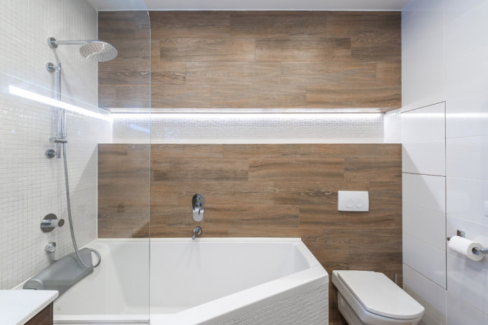 polygonale Badewanne rechts