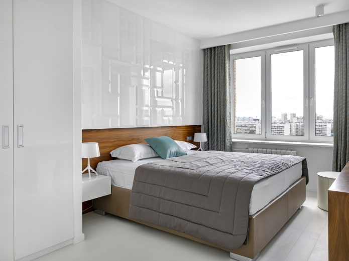 Textilien und Dekor im Schlafzimmer in Weißtönen