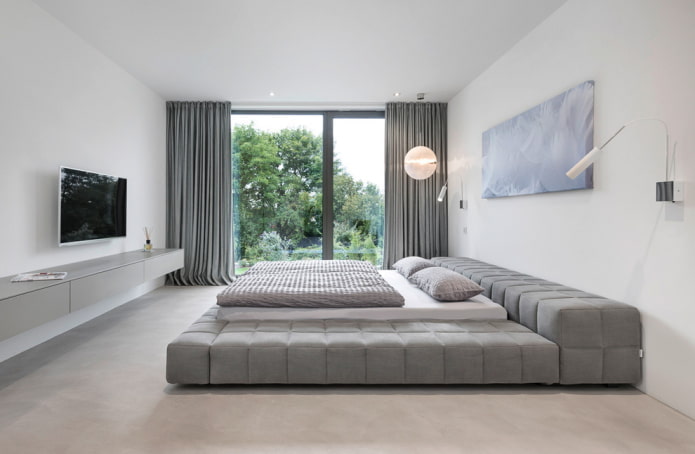 Weißes und graues Schlafzimmerinterieur