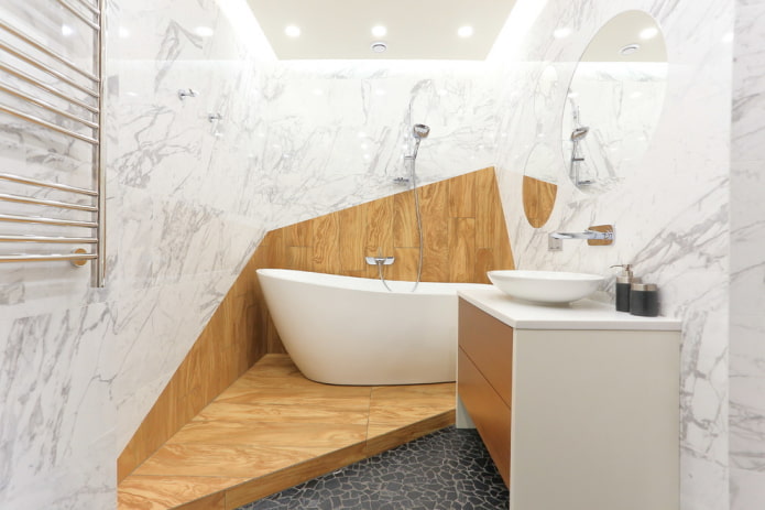 Weißes Badezimmer-Innendesign