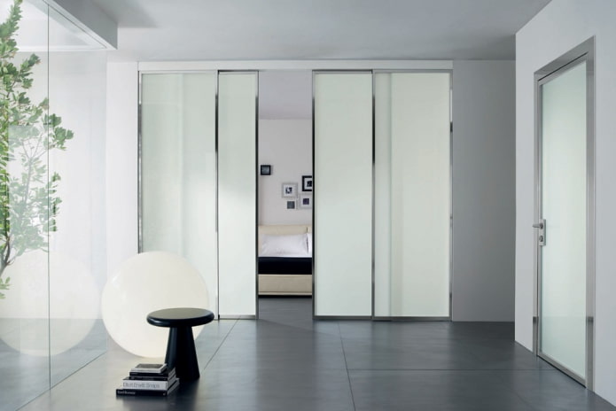 weiße Türen im Interieur im Stil von Hightech