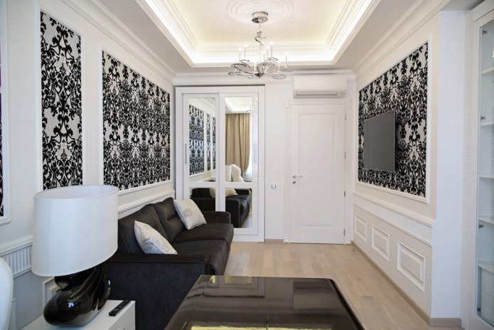 Schwarz-weiße Tapete im Wohnzimmer