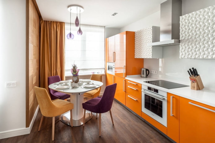 Orangefarbene Vorhänge