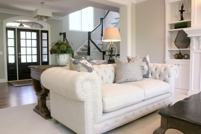 Sofa im Chesterfield-Stil