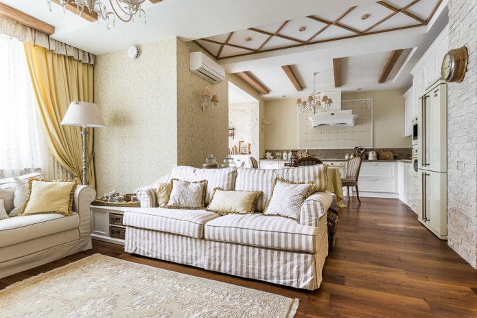 gestreiftes Sofa