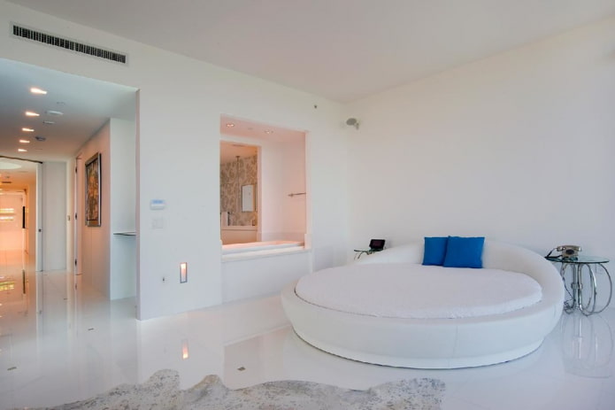 Glänzender heller Boden im Schlafzimmer