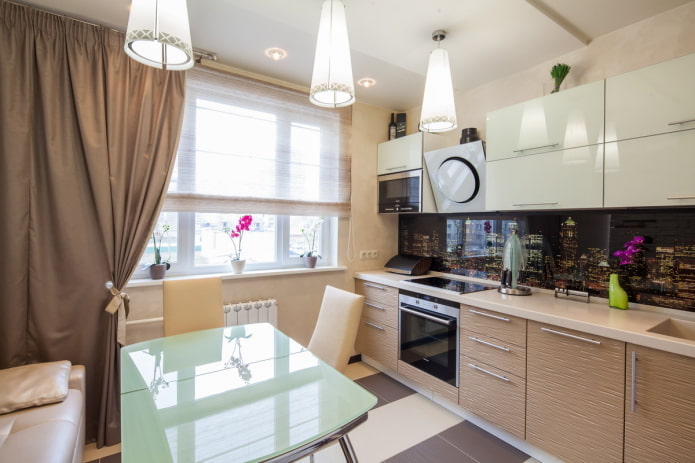 Kücheninterieur in Weiß- und Beigetönen