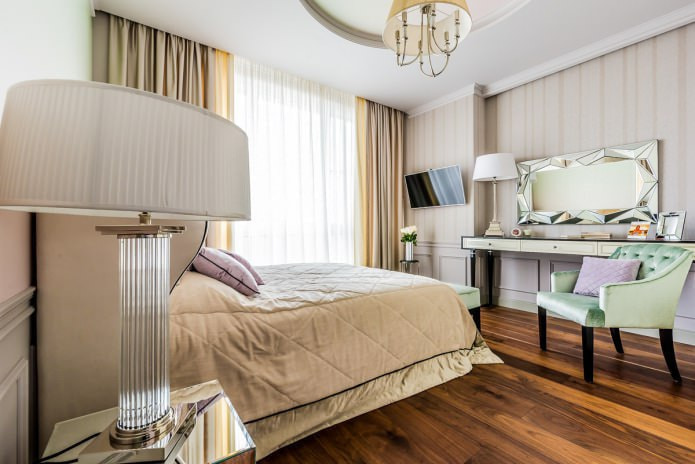 Beige Vorhänge im Schlafzimmer