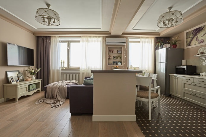 Beige Vorhänge in einem klassischen Interieur