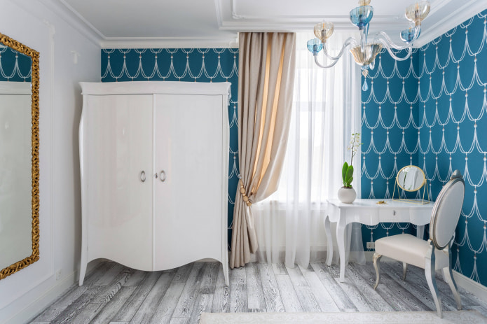 Schlafzimmer mit Schreibtisch