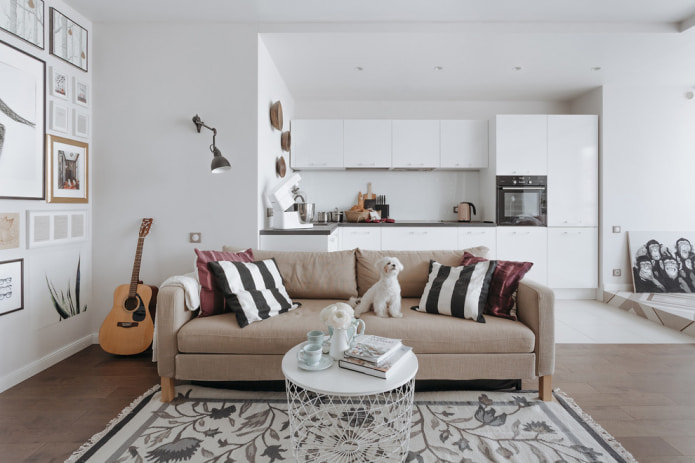 Klassisches gerades beiges Sofa